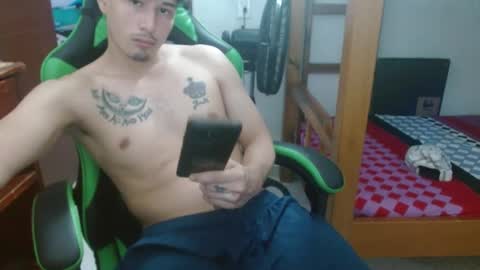 justin_taylor02 online show from October 3, 5:10 pm