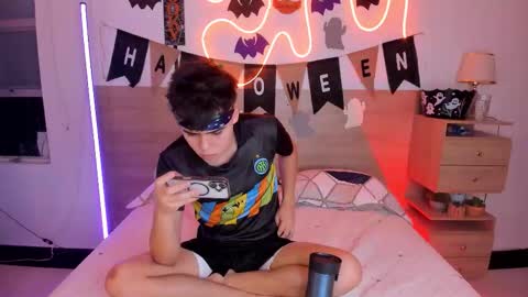 Justin online show from October 28, 2:18 pm