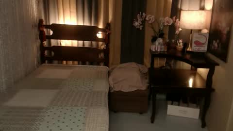 justine_hunk online show from November 17, 7:44 am