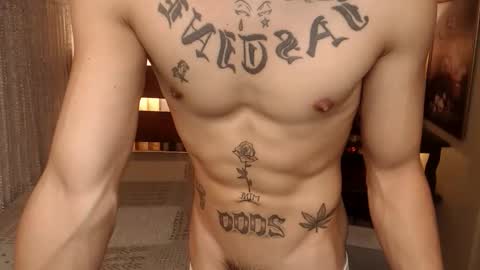 justine_hunk online show from February 15, 7:51 am