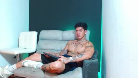 justinfuller_31 online show from March 12, 7:01 am