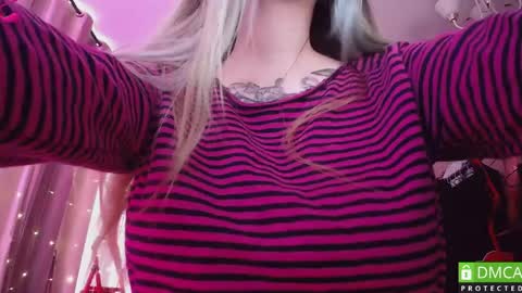 justmeowgirl online show from May 16, 6:32 am