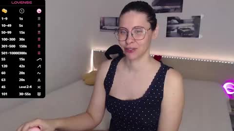 Julie online show from April 16, 4:01 am