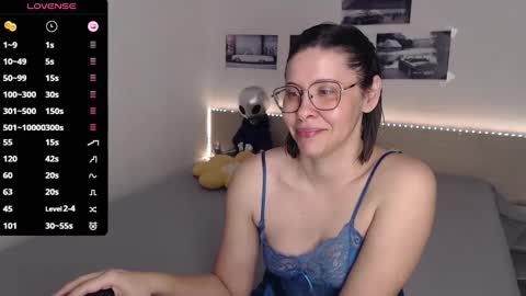 Julie online show from February 26, 4:52 am