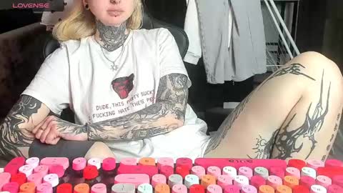 Alice online show from April 24, 2:52 pm