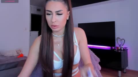 Snapshot of k_chic1 chatting on March 5, 9:38 am k_chic1 online show from March 5, 9:38 am