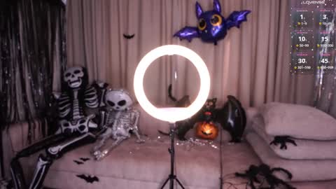 Amely online show from November 2, 4:45 am