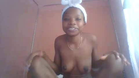 Snapshot of kadzo23 chatting on January 29, 9:55 am Kadzo online show from January 29, 9:55 am
