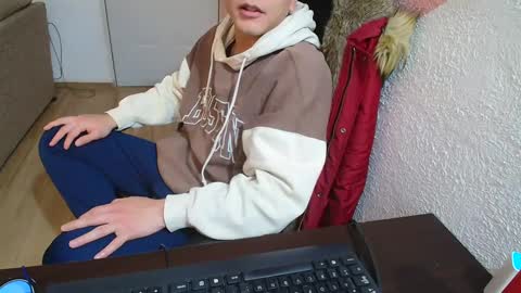 Snapshot of kael_art_d chatting on December 3, 4:31 am kael_art_d online show from December 3, 4:31 am