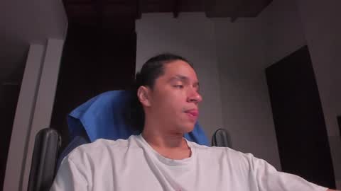 Snapshot of kai_herectix chatting on December 11, 3:02 am kai_herectix online show from December 11, 3:02 am