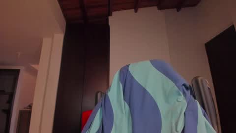 Snapshot of kai_herectix chatting on February 2, 10:28 pm kai_herectix online show from February 2, 10:28 pm