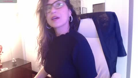 Kaia Belluci online show from September 17, 12:30 pm