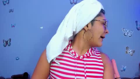 kaira_mosse_ online show from December 18, 12:00 pm