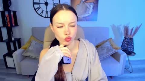 Kaitlyn online show from January 18, 11:43 am