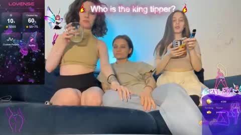 Hi my name is Kaley Today Im streaming with my friend Di  online show from February 2, 10:06 pm