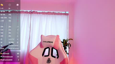 Snapshot of kali_ka chatting on February 8, 4:36 pm Kali Ka Please help me with your thumbs up its important dont forget my birthday on October 26 online show from February 8, 4:36 pm