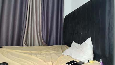 kandy_sweetss online show from June 9, 3:28 am