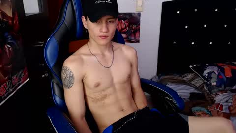 Snapshot of kanekixxxhot chatting on March 5, 7:49 pm andres online show from March 5, 7:49 pm
