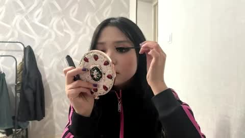 Lily online show from May 4, 9:16 am