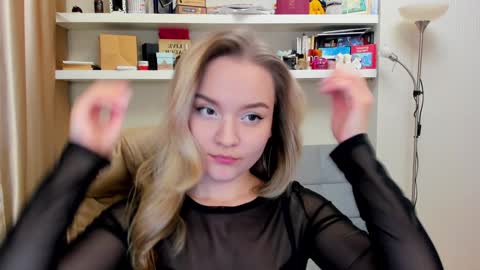 Snapshot of kara_smith_ chatting on January 20, 1:18 am Kara. Off from 15th till 24th of December online show from January 20, 1:18 am