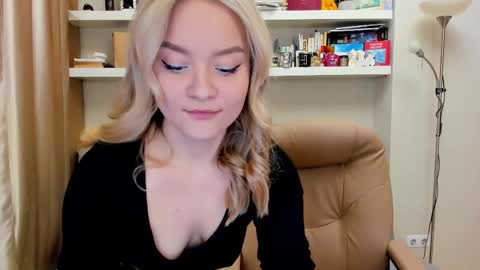 Snapshot of kara_smith_ chatting on March 1, 11:15 pm Kara. Off from 15th till 24th of December online show from March 1, 11:15 pm