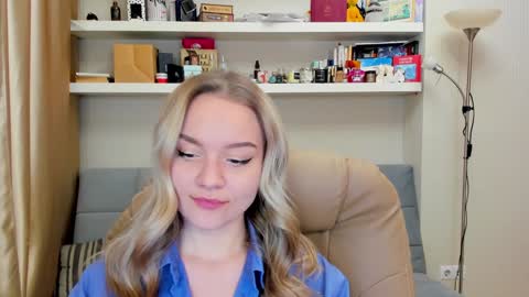 Snapshot of kara_smith_ chatting on December 5, 10:06 pm Kara. Off from 15th till 24th of December online show from December 5, 10:06 pm
