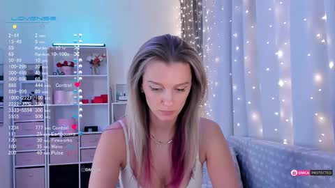 Julia online show from February 10, 9:04 pm