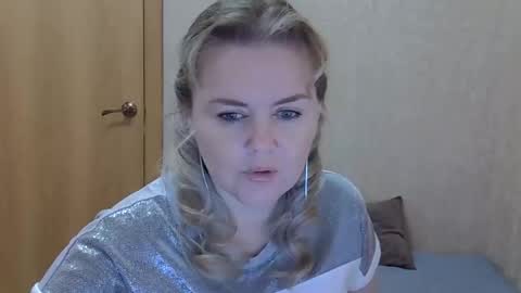 karennelsonx online show from December 3, 2:51 pm