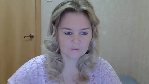 karennelsonx online show from October 31, 9:10 am