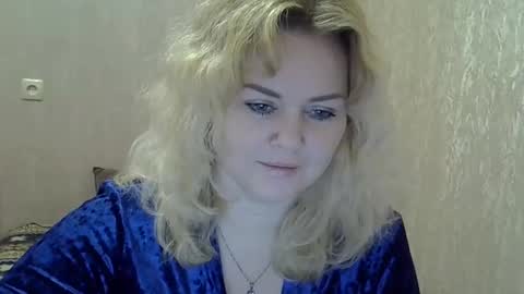 karennelsonx online show from February 14, 3:47 pm