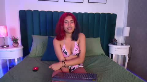 Snapshot of karin_ks chatting on February 21, 10:39 am Karina online show from February 21, 10:39 am