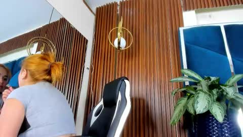 karinasanchezz online show from October 23, 11:55 am