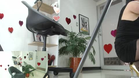 Snapshot of karinbellee chatting on February 18, 2:16 pm Karin online show from February 18, 2:16 pm