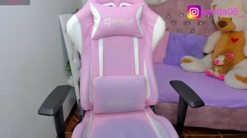 Snapshot of karla_cutee1 chatting on December 5, 2:04 am karla online show from December 5, 2:04 am