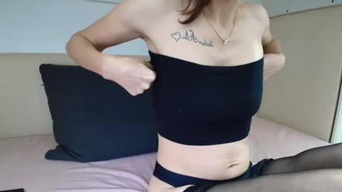 Snapshot of karladreamssex chatting on December 5, 6:48 am Crystyna online show from December 5, 6:48 am