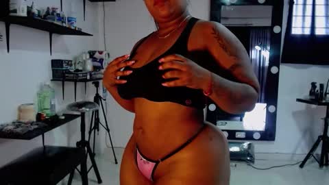 karlaluann online show from November 11, 1:46 pm