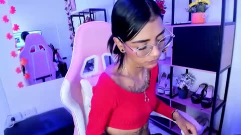 karlaslutskinny__ online show from February 13, 9:40 pm