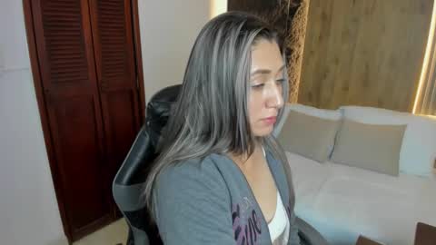 karlyy_ online show from January 13, 12:24 pm