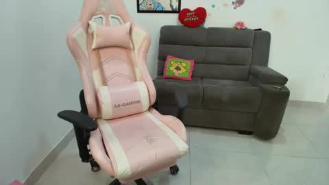    online show from March 6, 12:41 pm