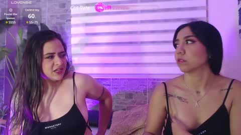Snapshot of karolandmichel chatting on March 11, 11:44 am Karol and Michel online show from March 11, 11:44 am
