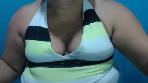 karolbb online show from January 2, 8:35 pm