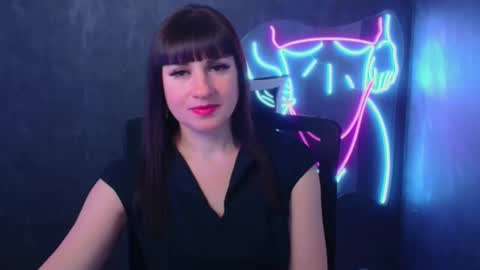 Caroline online show from December 3, 6:21 am