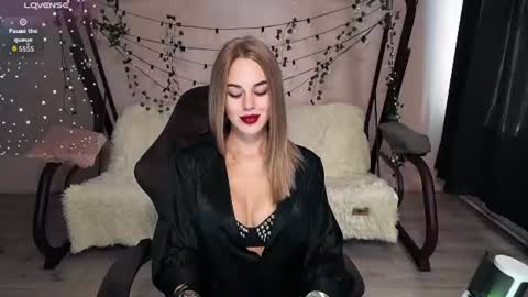 KarolinaHayes online show from August 9, 9:04 am