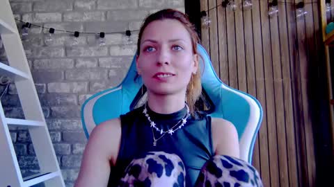 karoline121 online show from March 5, 1:39 pm