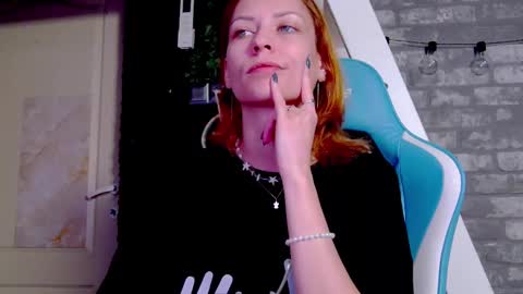 karoline121 online show from March 10, 7:29 pm