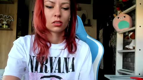 karoline121 online show from May 15, 4:10 am