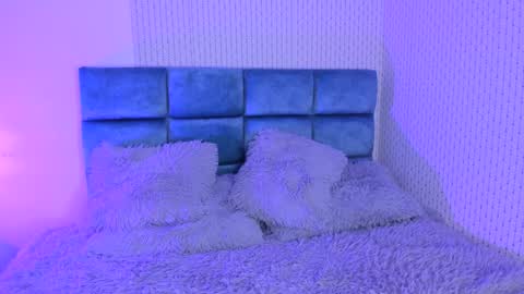 Snapshot of karoline_jones_ chatting on December 23, 9:18 pm Karoline online show from December 23, 9:18 pm