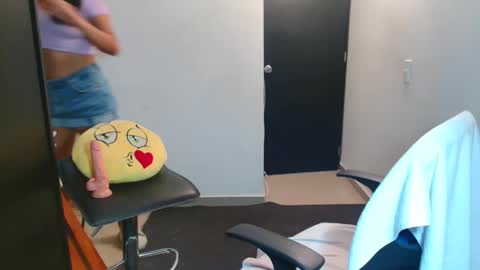 karolinecute online show from February 27, 2:35 am