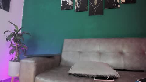 Snapshot of karolsweet_ chatting on December 6, 9:51 pm KarolSweet online show from December 6, 9:51 pm