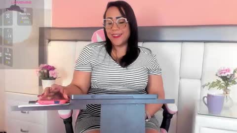 karolwest_ online show from November 15, 1:24 pm